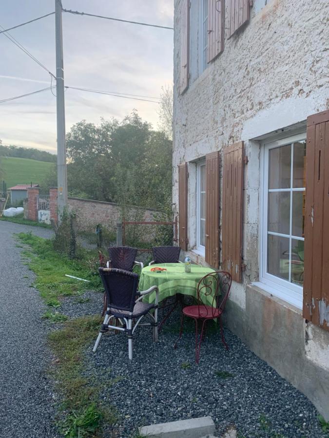 Busset Liages Situe Dans Le Bourbonnais 1 Chambres Lit Double Et Un Clic Clac Kültér fotó